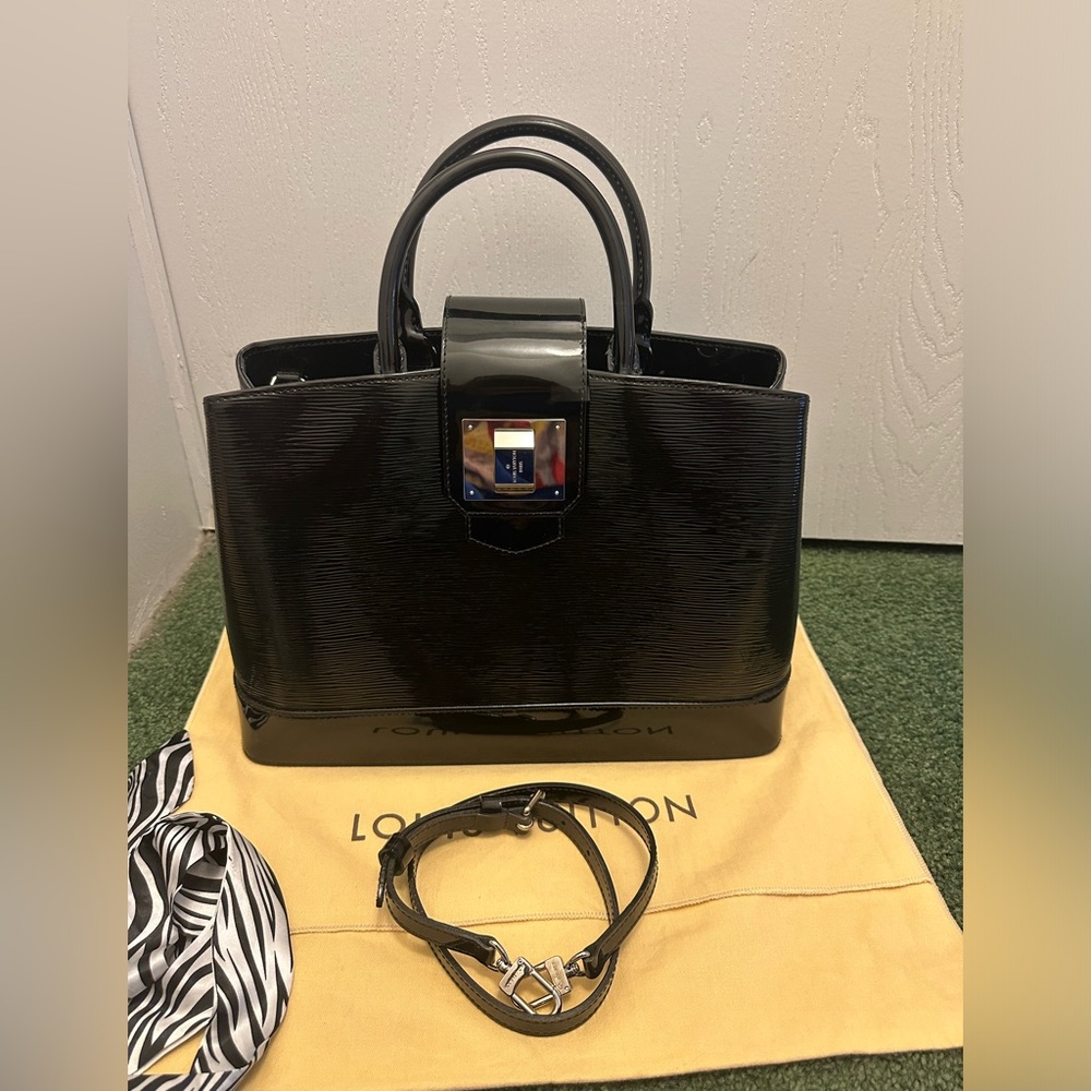 ✨Authentic LV Epi Electric ✨